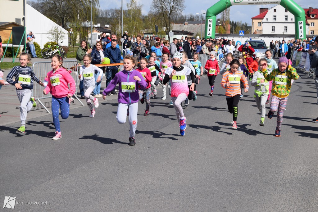 Młodzi zawodnicy na Biegu Mikrutów
