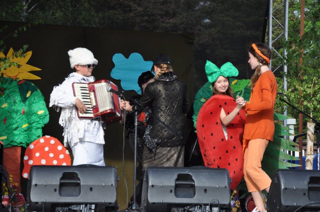 T jak Teatr na plaży w Pieczyskach