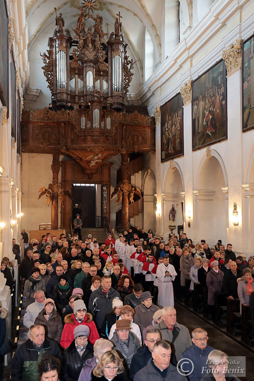 Wielki Piątek w koronowskiej bazylice