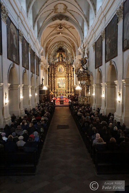 Wielki Piątek w koronowskiej bazylice