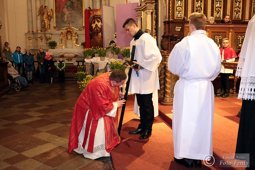 Wielki Piątek w koronowskiej bazylice