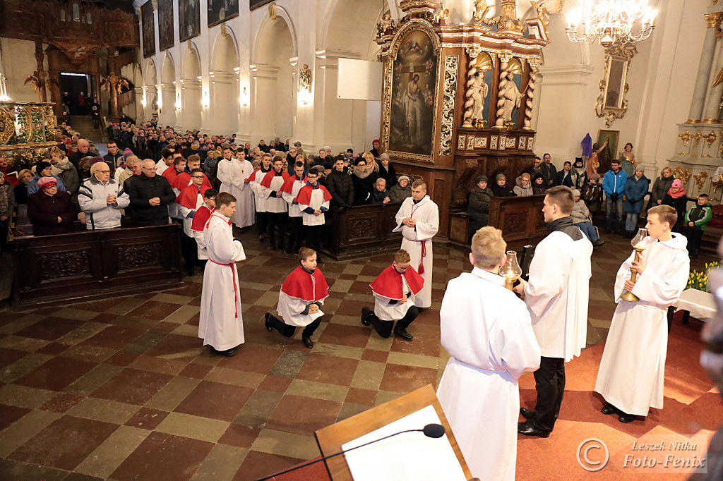 Wielki Piątek w koronowskiej bazylice