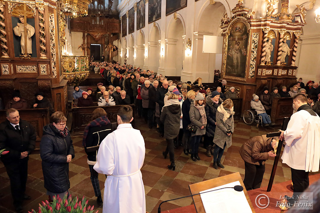 Wielki Piątek w koronowskiej bazylice