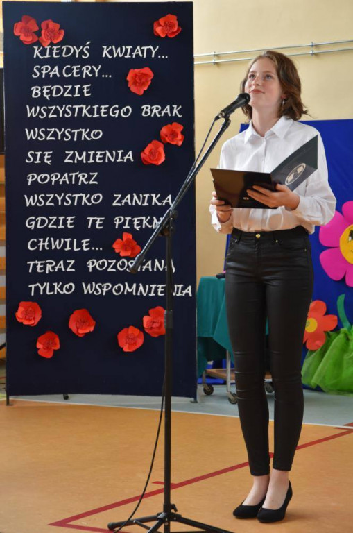 Gimnazjaliści na zakończeniu roku
