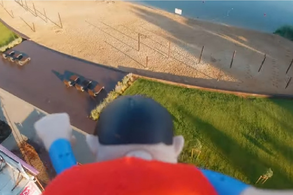 Superman wizytuje plażę w Pieczyskach, a następnie przybywa do Stopka Rożen! [VIDEO]