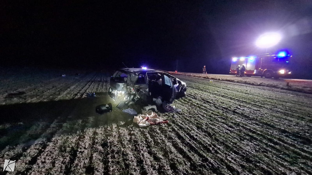 Buszkowo. Auto dachowało na DK25