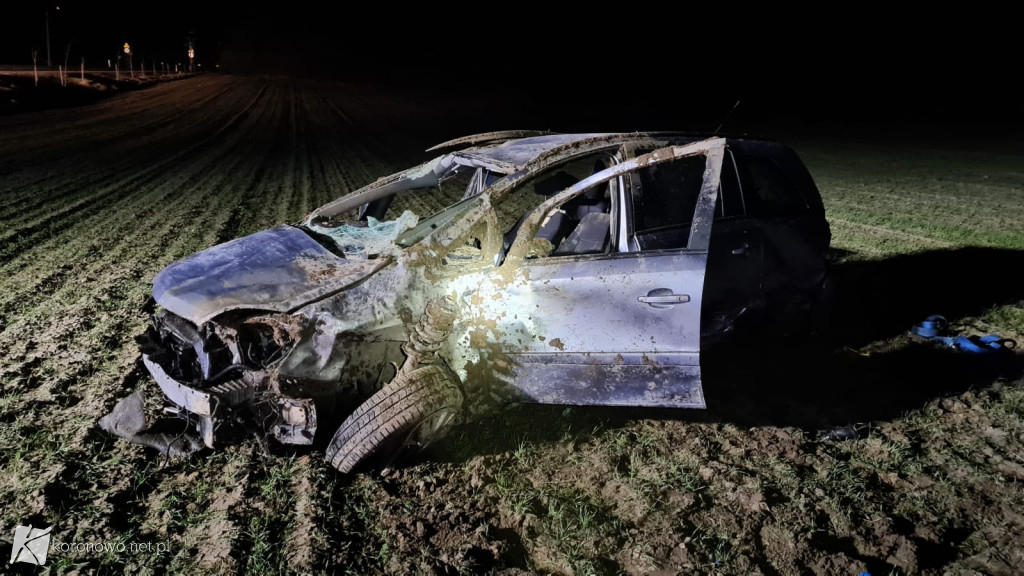 Buszkowo. Auto dachowało na DK25