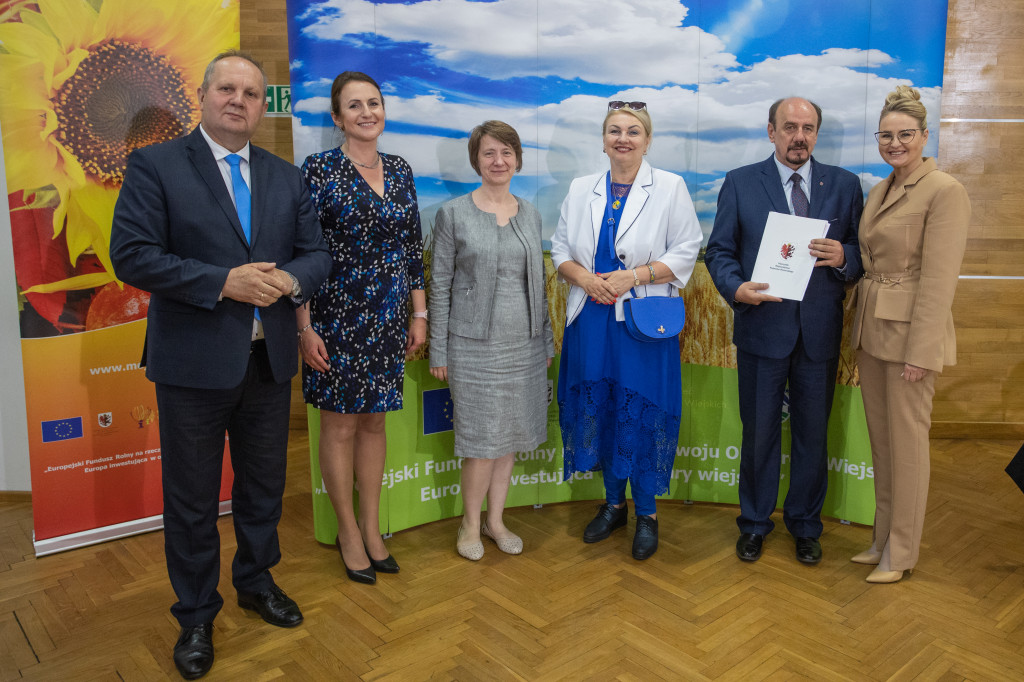 Urząd Marszałkowski wręczył dotacje. Ile otrzymała Gmina Koronowo?