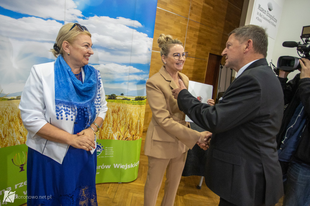 Urząd Marszałkowski wręczył dotacje. Ile otrzymała Gmina Koronowo?