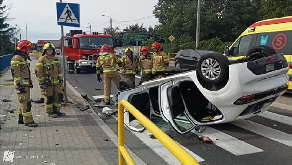 Tryszczyn. Dachowanie auta na DK25