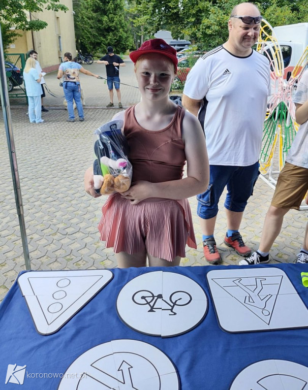 Koronowscy policjanci na charytatywnym festynie w Pieczyskach