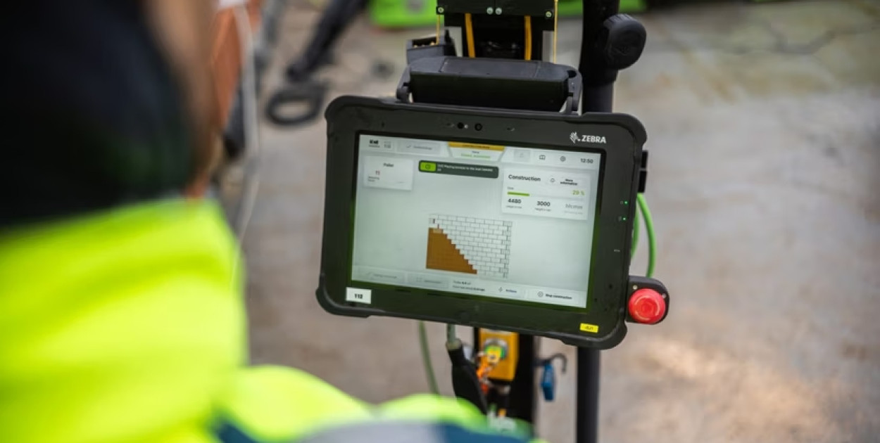 Mur z tabletu: w Koronowie pracuje pierwszy robot murarski w Polsce [FOTO,VIDEO]