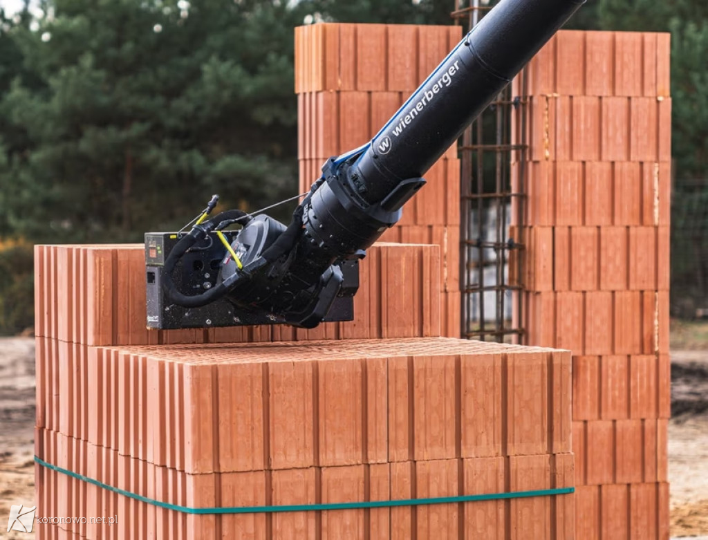 Mur z tabletu: w Koronowie pracuje pierwszy robot murarski w Polsce [FOTO,VIDEO]