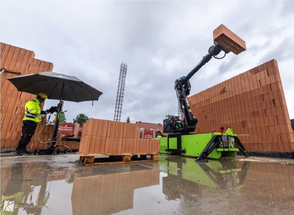 Mur z tabletu: w Koronowie pracuje pierwszy robot murarski w Polsce [FOTO,VIDEO]