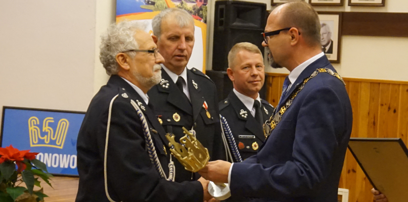 Podczas uroczystej sesji przyznano odznaczenia, wyróżnienia i nagrody fot. UM w Koronowie