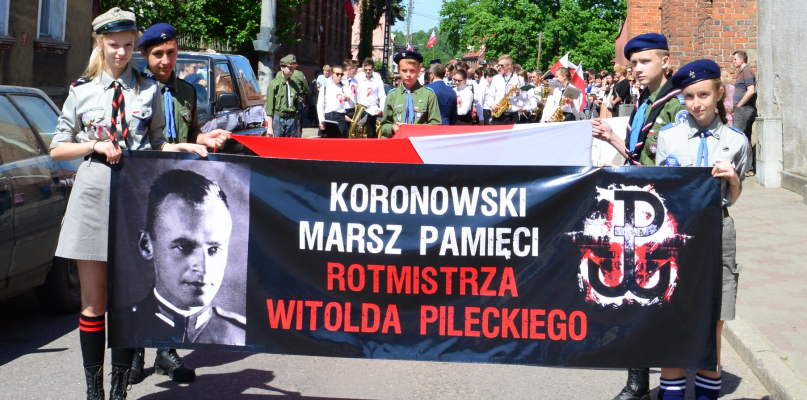 W marszu uczestniczyli przedstawiciele m.in. harcerzy, władz, służb mundurowych, stowarzyszeń i placówek edukacyjnych fot. Nowa Kujawia