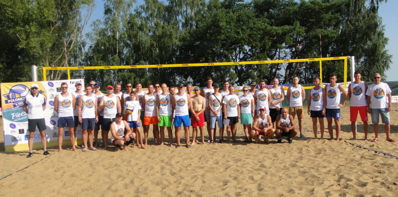 Przy piekącym słońcu i palącym w stopy piasku panowie prezentowali siatkówkę na bardzo wysokim poziomie fot. KS Spartakus