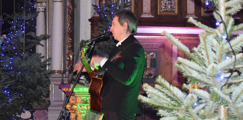 Pomimo zimna wokalista dał świetny koncert fot. IN