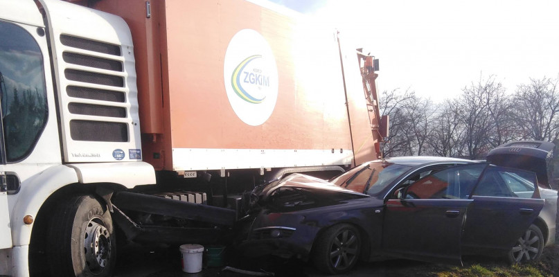 Przyczyny wypadku bada policja fot. Pomoc Drogowa Koronowo 24H Adamer