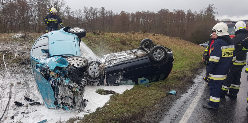 Obaj kierowcy zostali przewiezieni do szpitala fot. OSP KSRG Koronowo