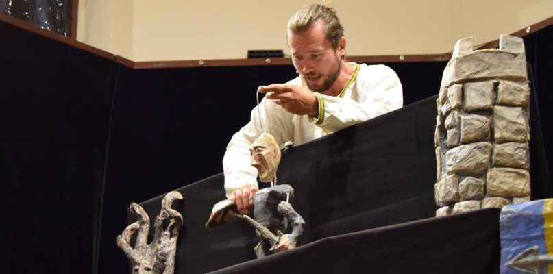 Baśń zakończyła się dobrze. Rycerz powrócił do swojego królestwa na wymarzonym koniu fot. redakcja