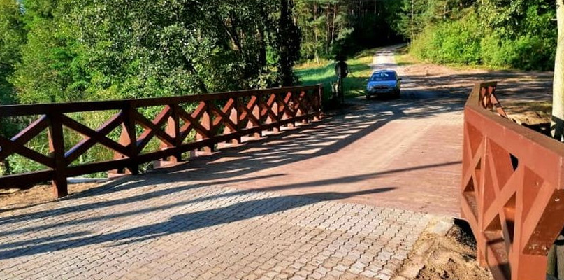 Prace polegały m.in. na wymianie konstrukcji, barierek i zabezpieczeniu fundamentów fot. UM w Koronowie