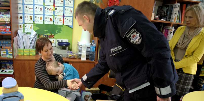 Koronowscy policjanci spełniają marzenia 7-letniego Jakuba