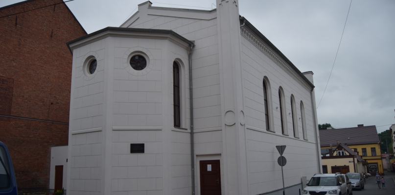 Budynek dawnej synagogi żydowskiej po modernizacji służy kulturze fot. redakcja