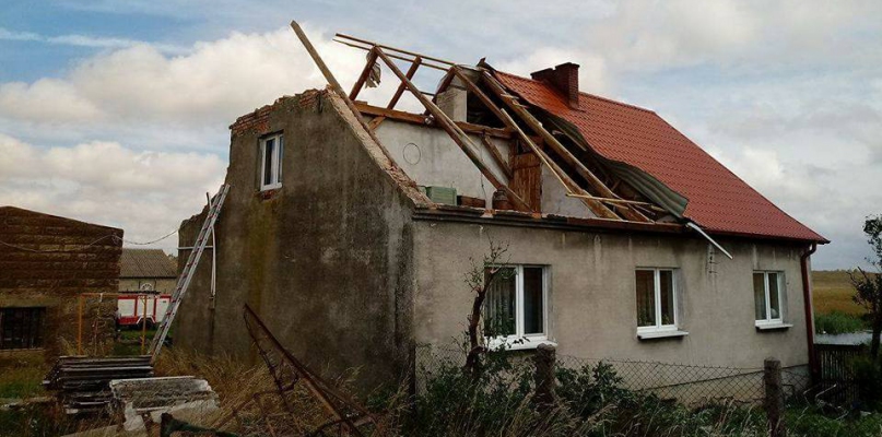 Wiele rodzin na terenie gminy zostało pozbawionych dachu nad głową fot. OSP Wtelno