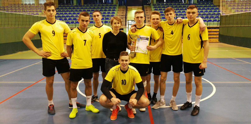 Reprezentacja chłopców koronowskiego LO zapewniła sobie  prawo występu w ćwierćfinałach wojewódzkich fot. LO Koronowo