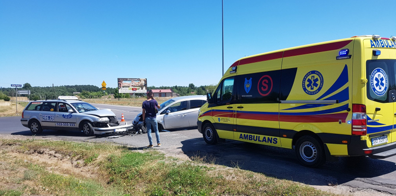 W wyniku zderzenia dwóch samochodów osobowych ranna została jedna osoba fot. OSP KSRG Koronowo