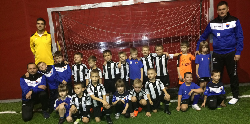 Reprezentacja Wtelna wspólnie ze swoimi rówieśnikami z Juventus Academy Bydgoszcz fot. Olimpia Wtelno