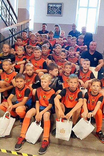  Młodzi piłkarze z nagrodzeni podczas sesji Rady Miejskiej w Koronowie!-606