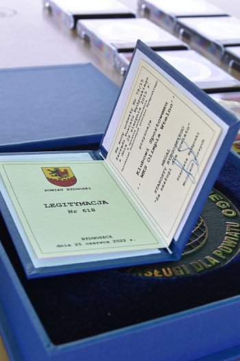 Piłkarze z Klubu Sportowego "Olimpia Wtelno" otrzymali medal starosty bydgoskiego!-608