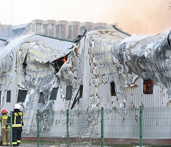 Bydgoszcz: strażacy opanowali pożar hali zakładu papierniczego-12275