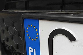 Rejestracja auta przez internet i koniec z przynoszeniem tablic. Rząd przyjął...-13378
