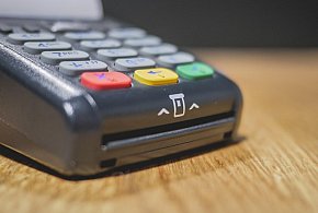 Zakaz sprzedaży i większy nadzór. Tych produktów nie kupią już nieletni-13397