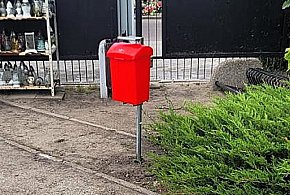 Widzisz taki pojemnik na cmentarzu. Oto, do czego służy-14026