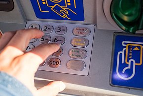 Z kont znikały pieniądze. Policja i bank badają ogólnopolski incydent-14060