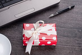 Świąteczna paczka może stać się problemem. Skarbówka patrzy z ukrycia-14272