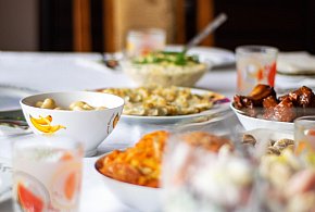 Polacy znów sięgną głębiej do kieszeni. Tyle wydają na świąteczne jedzenie-14363