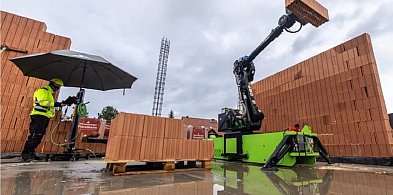 Mur z tabletu: w Koronowie pracuje pierwszy robot murarski w Polsce [FOTO,VIDEO]-14138