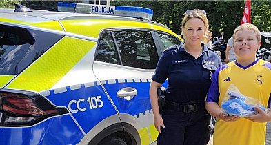 Koronowscy policjanci na charytatywnym festynie w Pieczyskach-13619