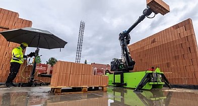 Mur z tabletu: w Koronowie pracuje pierwszy robot murarski w Polsce [FOTO,VIDEO]-14138