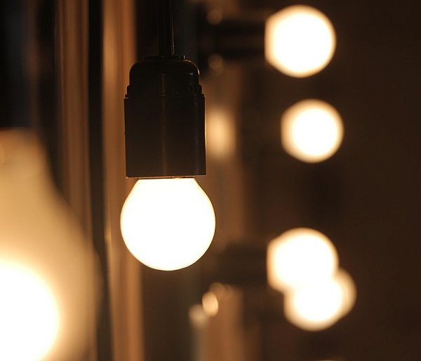 Rachunki za prąd pójdą w dół. Rząd usuwa opłatę doliczaną od lat-14278