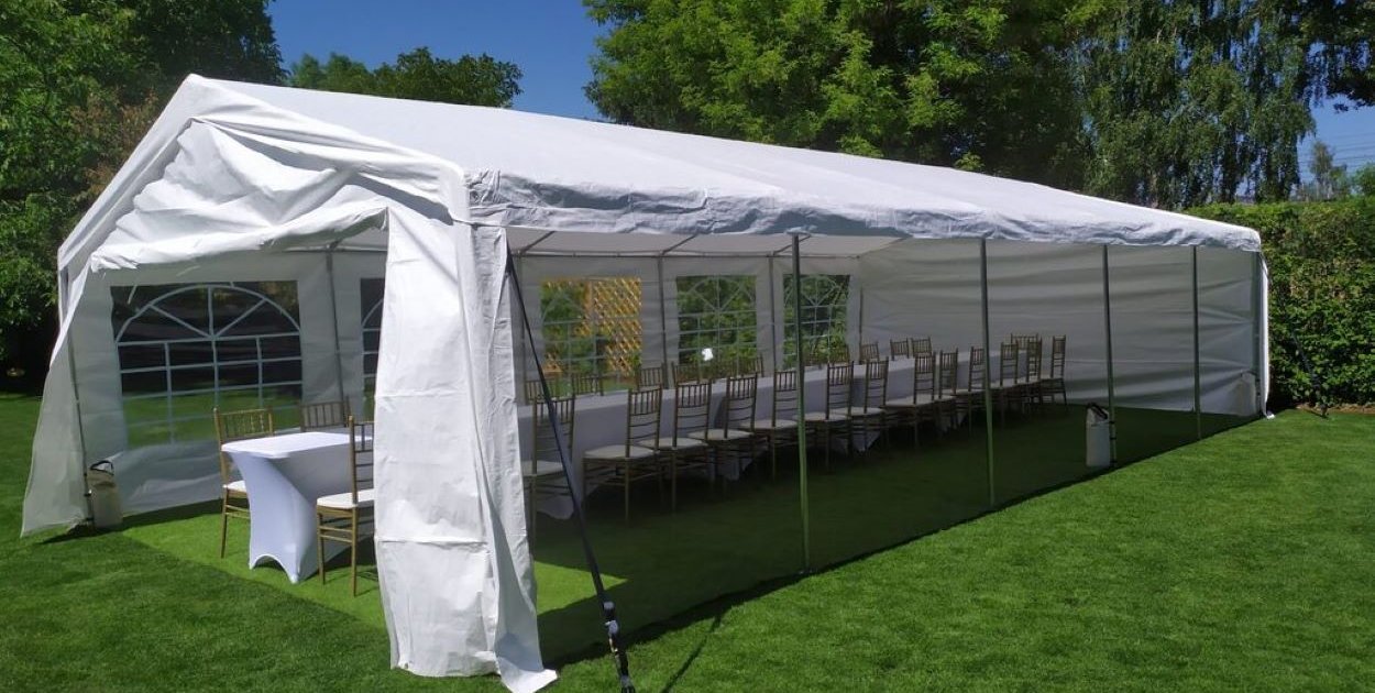 Jak zaplanować przestrzeń pod namiot eventowy, żeby uniknąć chaosu?